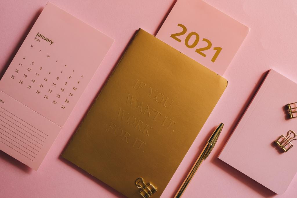 2021 calendar and planner in pink and gold